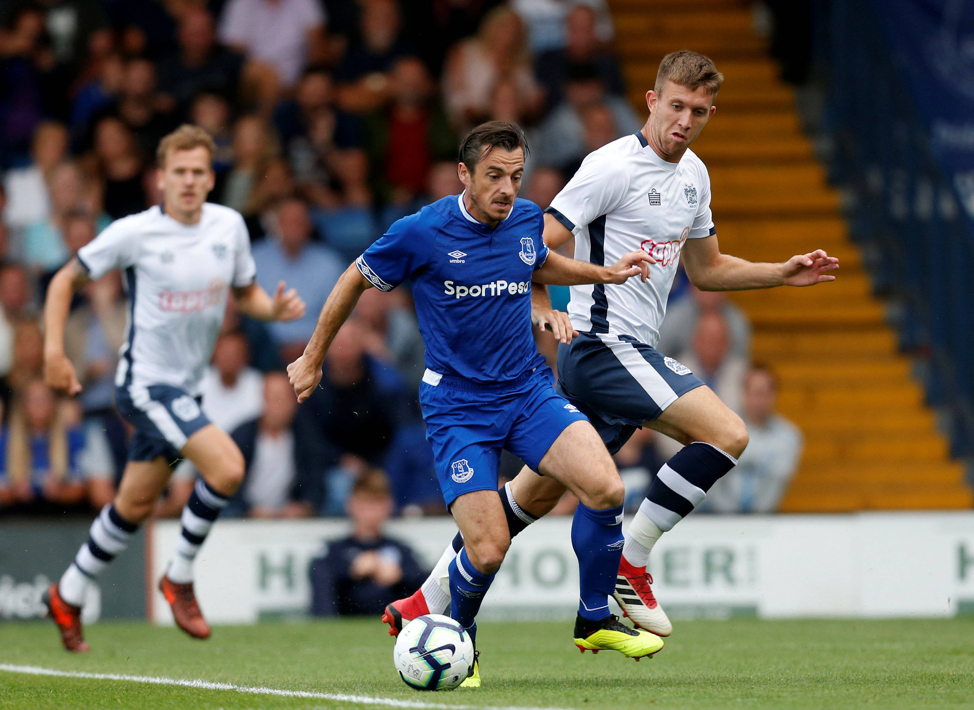 包含转折点拜仁慕尼黑状态回暖，欧篮联窗口期攻防权衡，管理层满意，年轻球员得到机会的词条