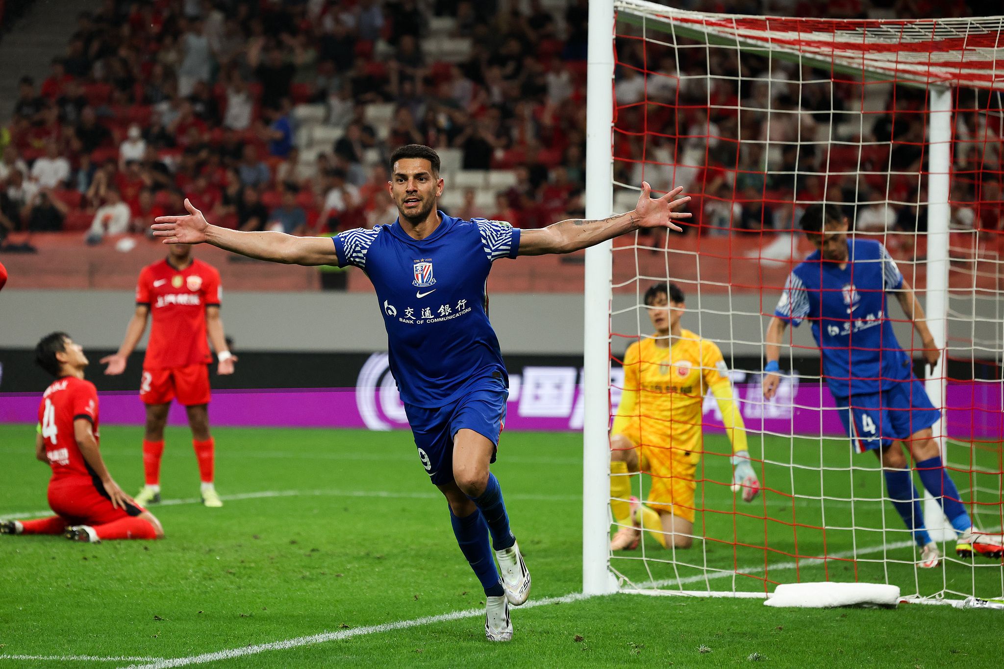 清晨中超焦点战，上海申花豪取连胜，信心回归，更衣室氛围转暖的简单介绍