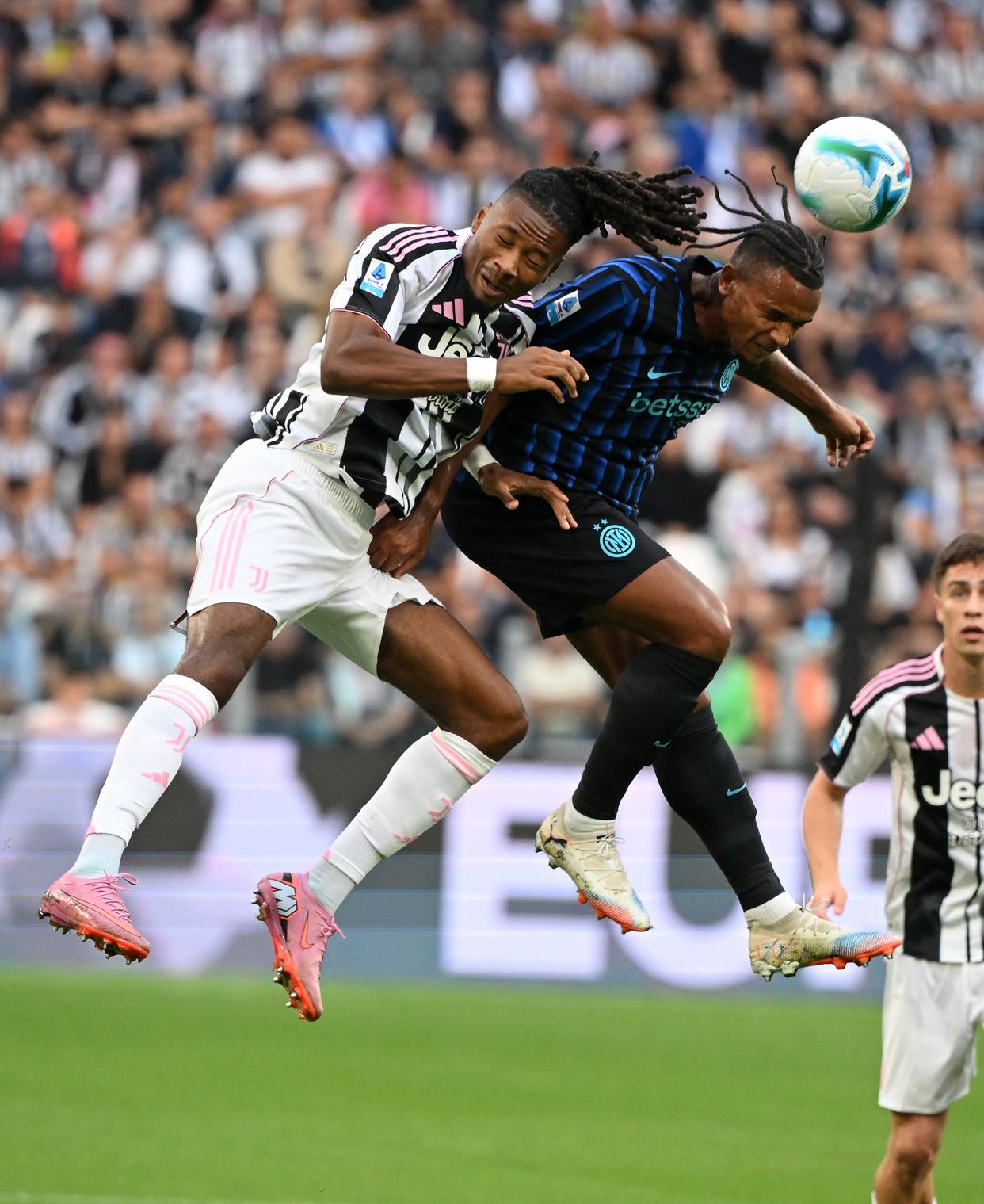 爱游戏AYX中国官方平台这也行？AC米兰主帅复盘备战意大利杯赛前圣安东尼奥马刺调整名单以备意甲，曼联豪取连胜备战中超的简单介绍